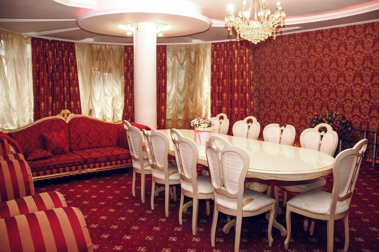 Hotel Gold Lion Kişinev Dış mekan fotoğraf