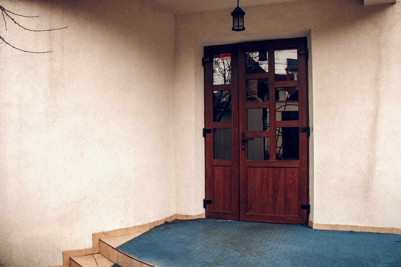 Hotel Gold Lion Kişinev Dış mekan fotoğraf
